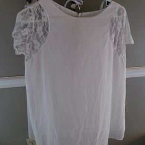 White dainty tunic/short dress with lace sleeves